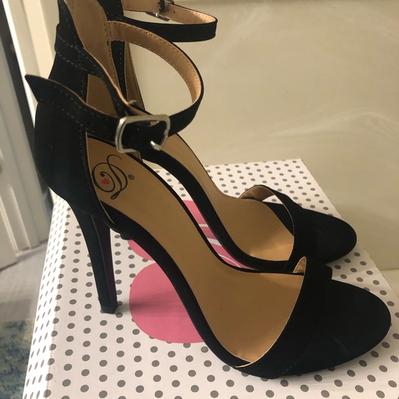 Delicious Shoes - Picture 2 of 3